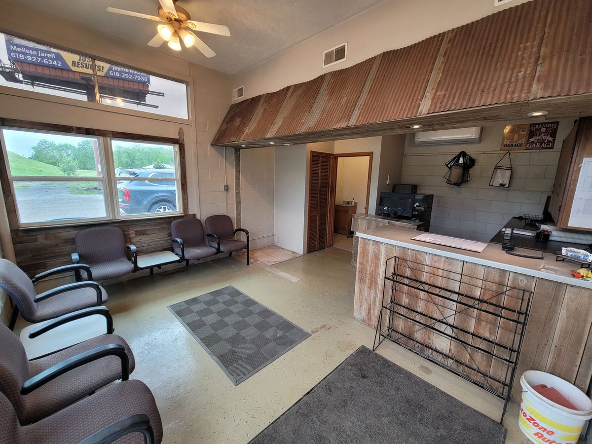 303 E Poplar Street, Odin, IL 62870
