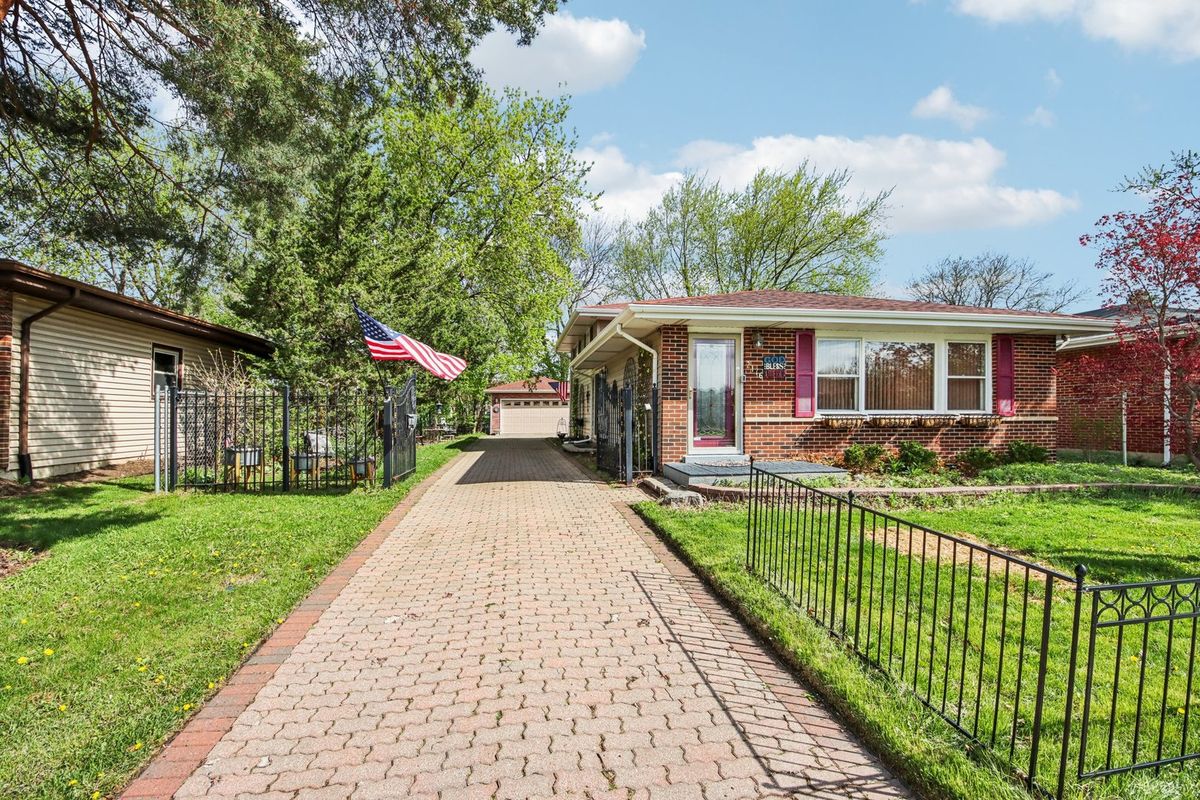 2176 Westmoreland Drive, Palatine, IL 60074