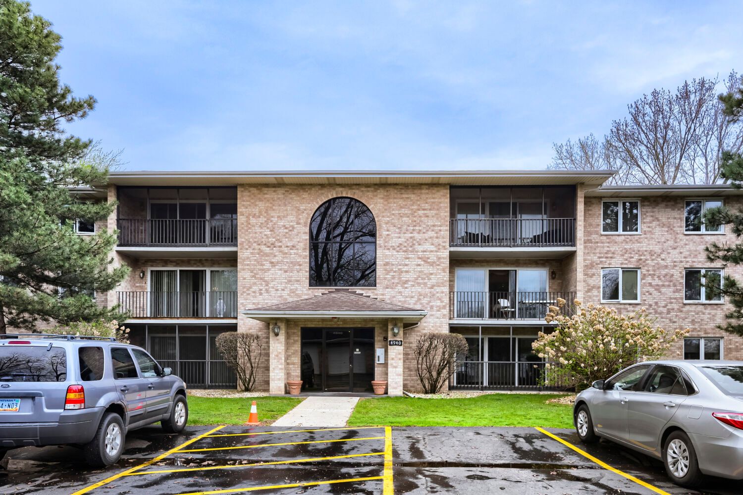 4940 W 134 Court #403 — Crestwood, IL 60418
