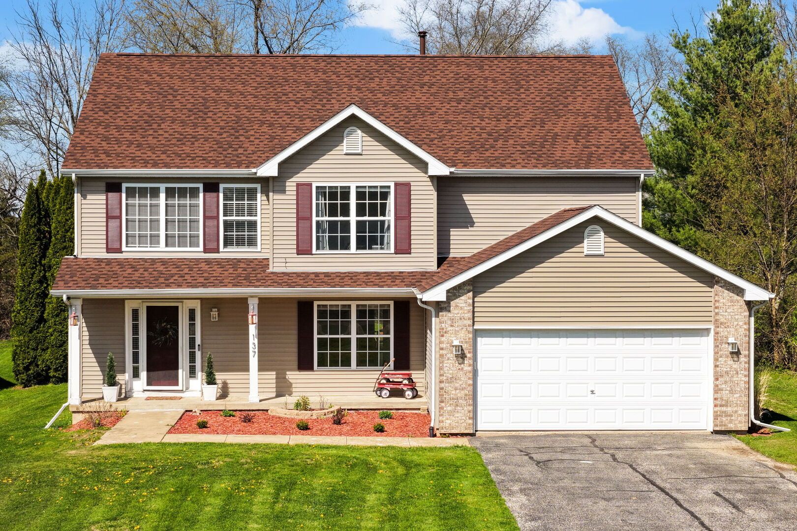 137 Lamplighter Loop — Poplar Grove, IL 61065