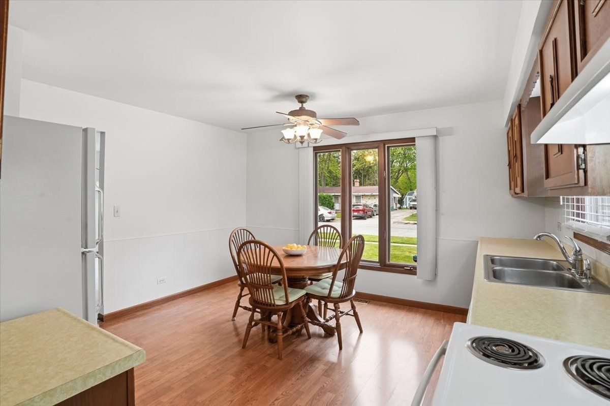 58 N California Avenue, Mundelein, IL 60060
