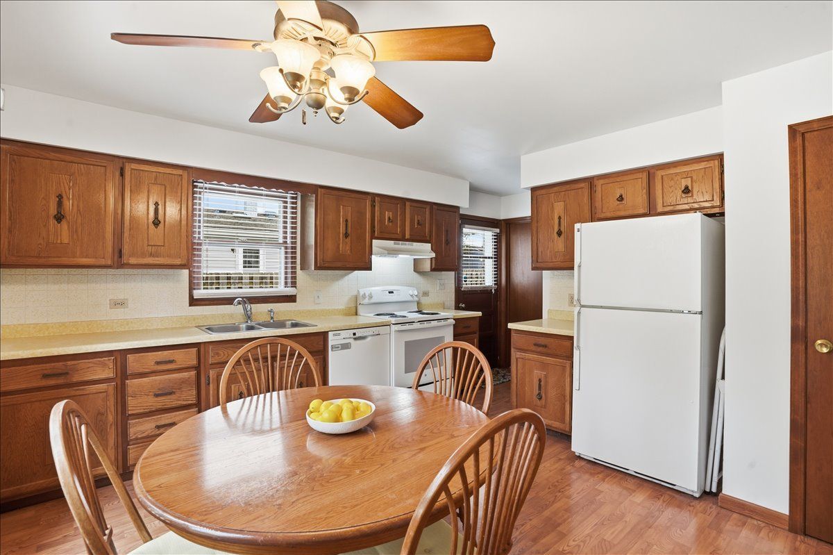 58 N California Avenue, Mundelein, IL 60060