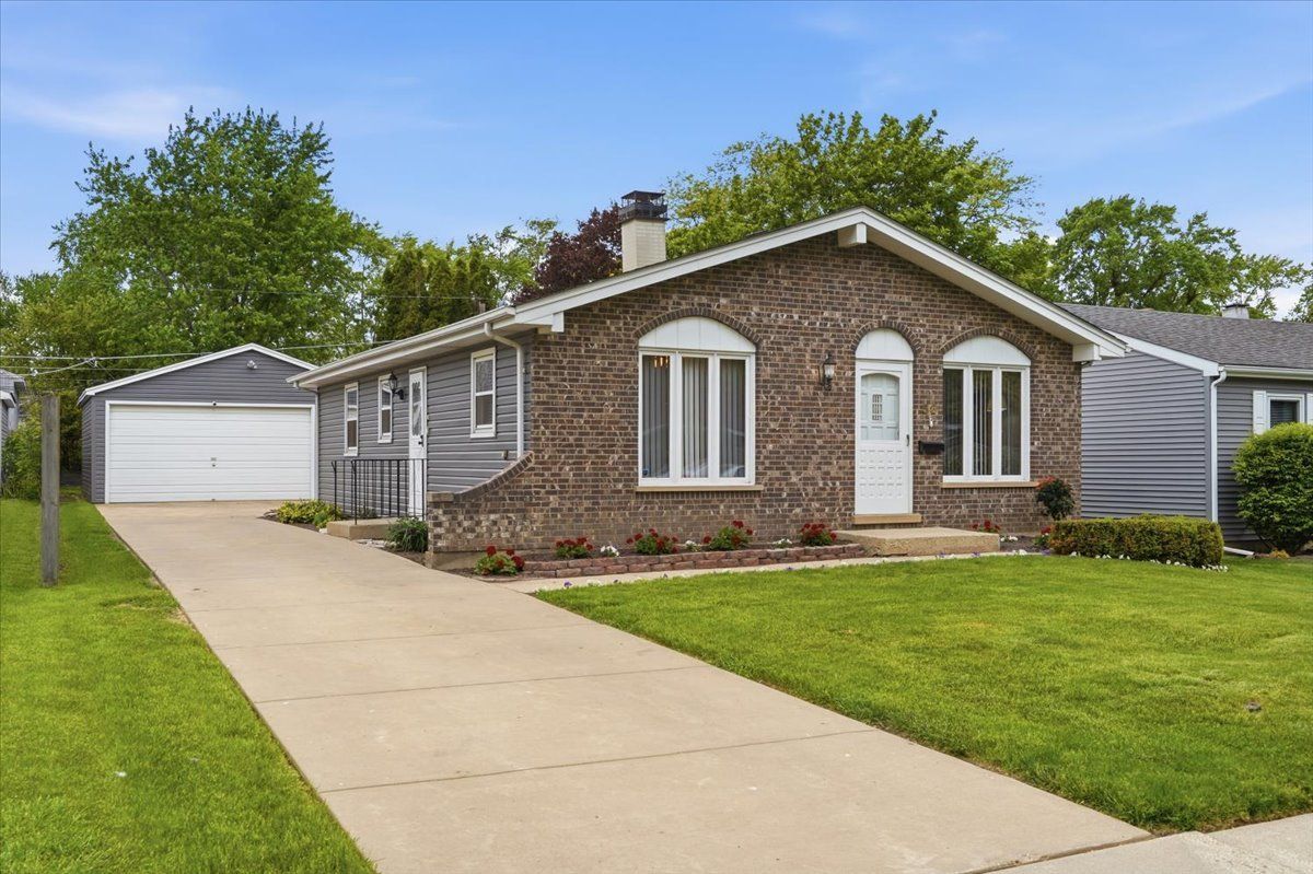 58 N California Avenue, Mundelein, IL 60060