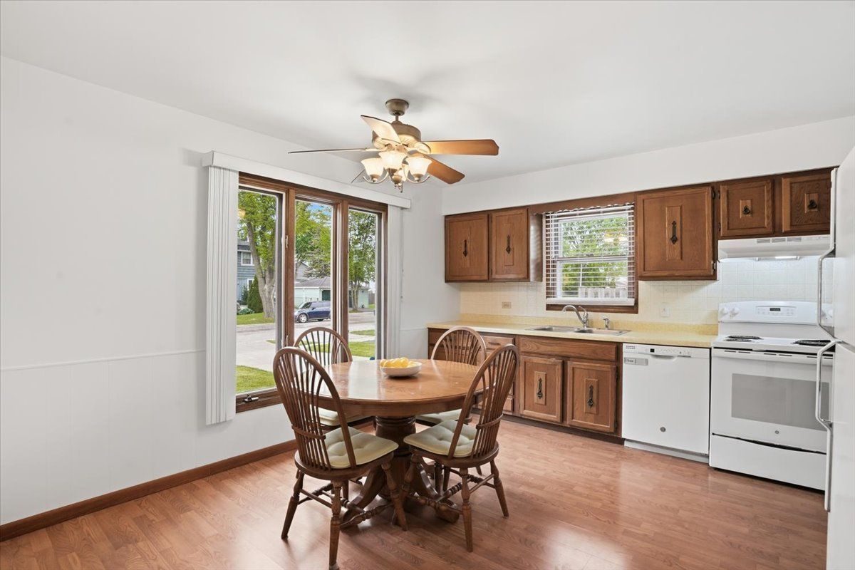 58 N California Avenue, Mundelein, IL 60060