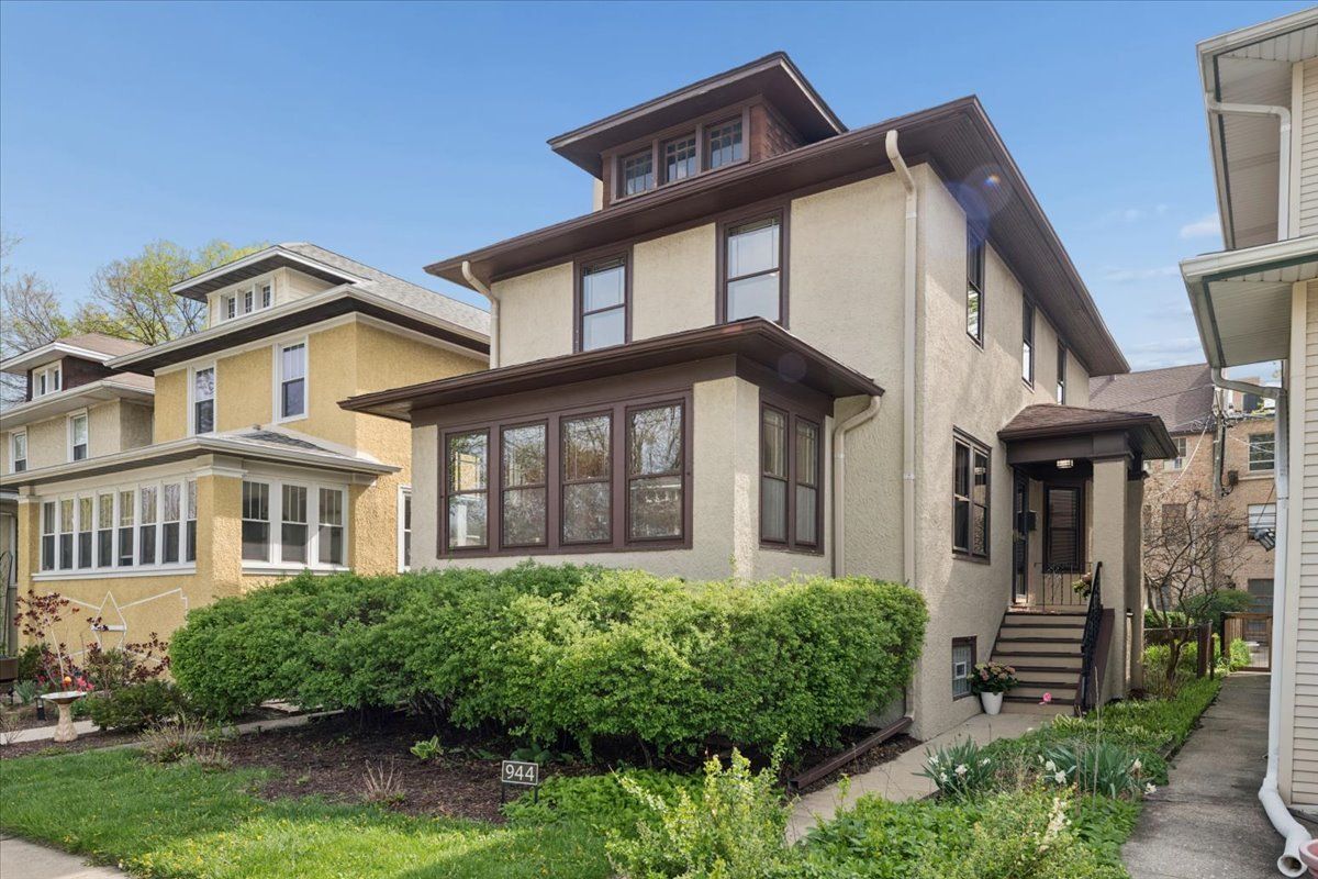 944 N Humphrey Avenue — Oak Park, IL 60302