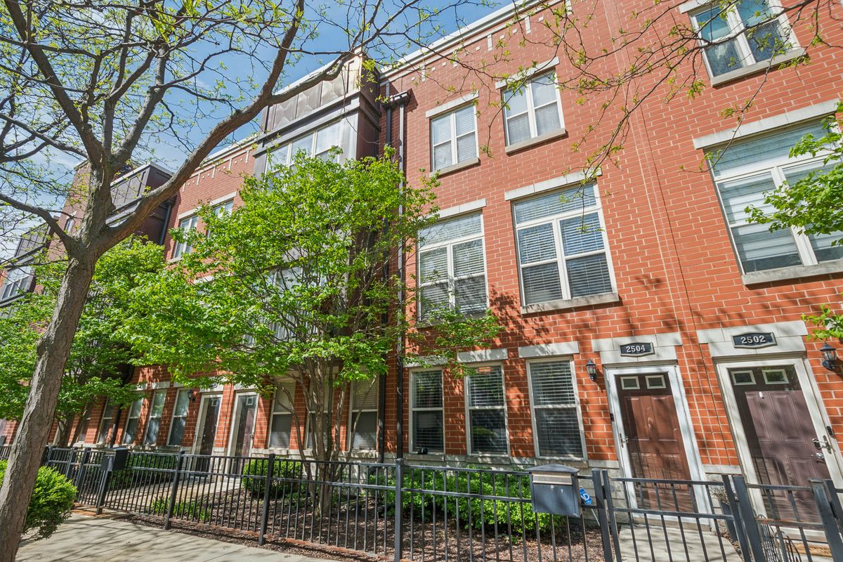 2504 Calumet Avenue, Chicago, IL 60616