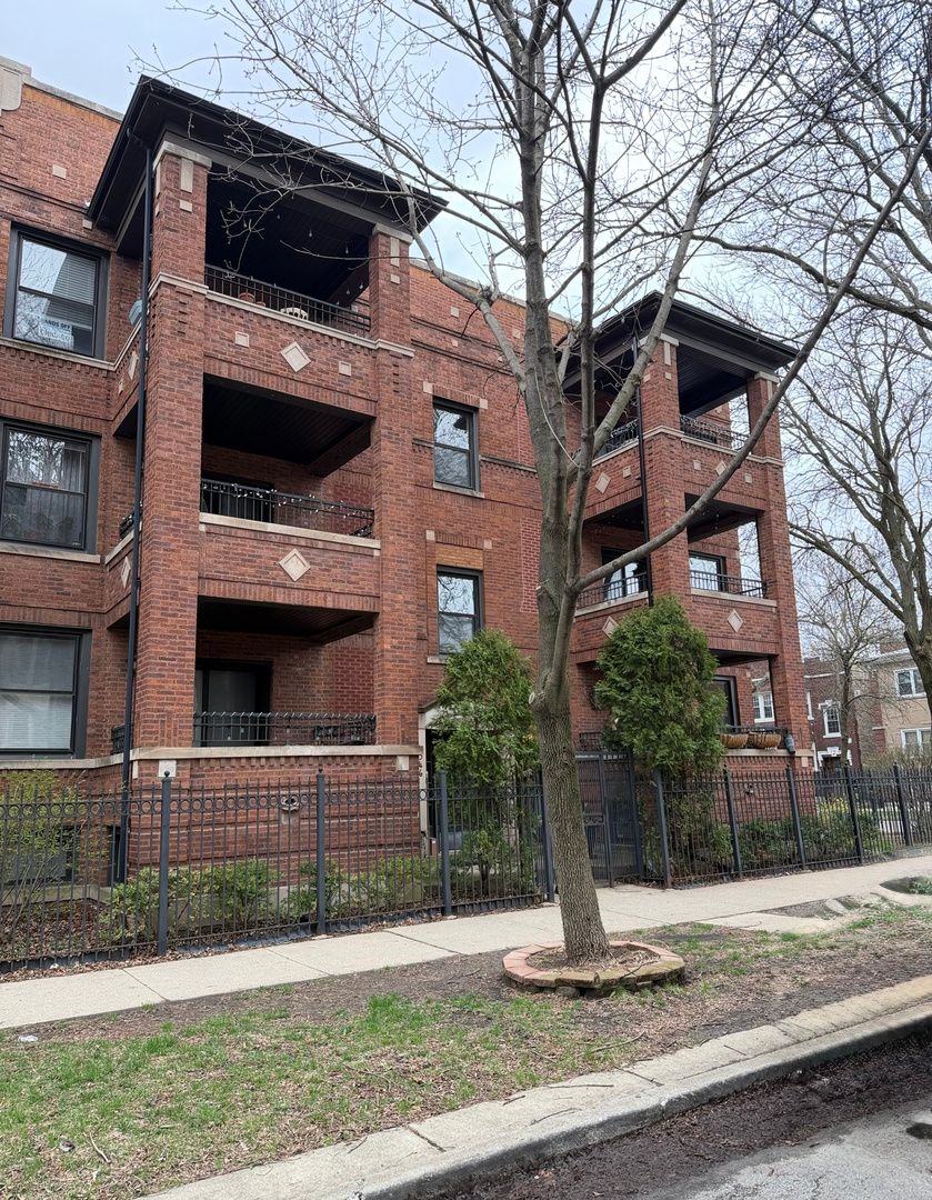 4546 N Spaulding Avenue #1 — Chicago, IL 60625