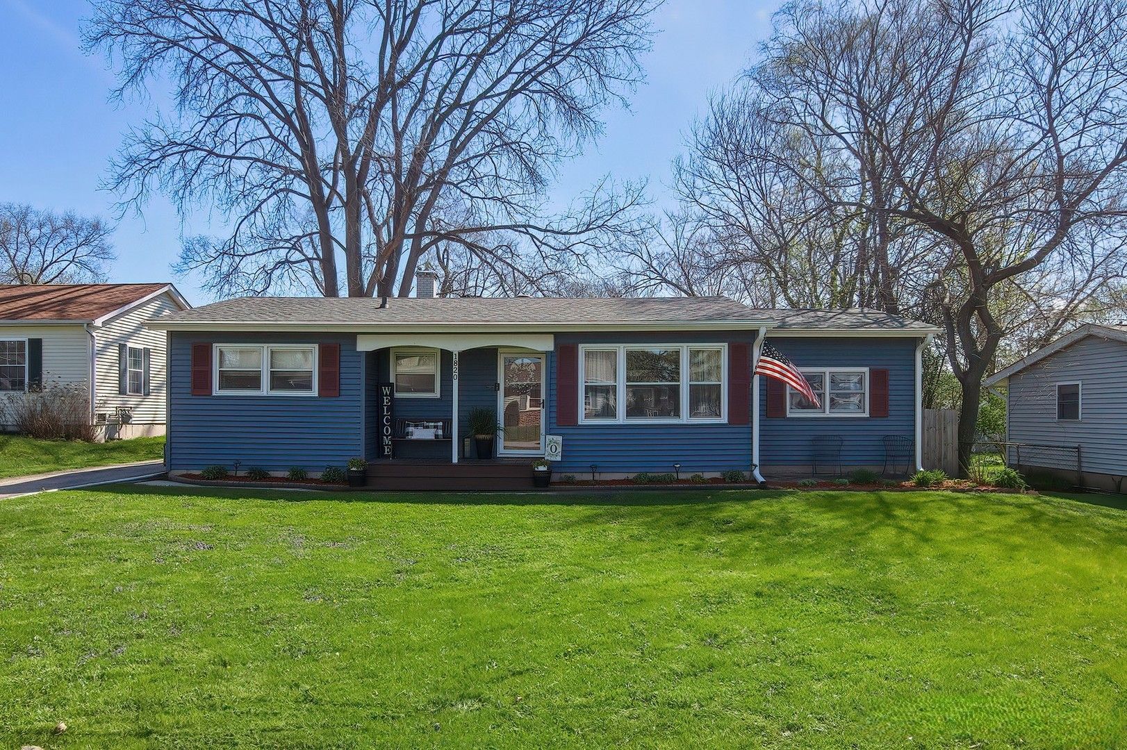 1820 Parklane Avenue — McHenry, IL 60050