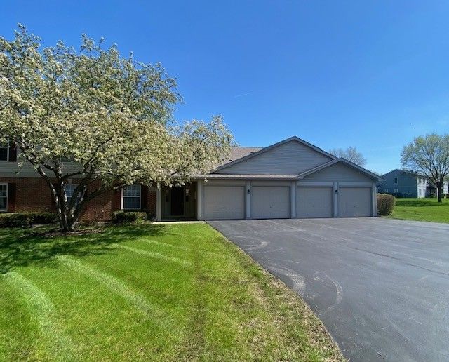 1013 Lincolnshire Court #B — Elgin, IL 60120