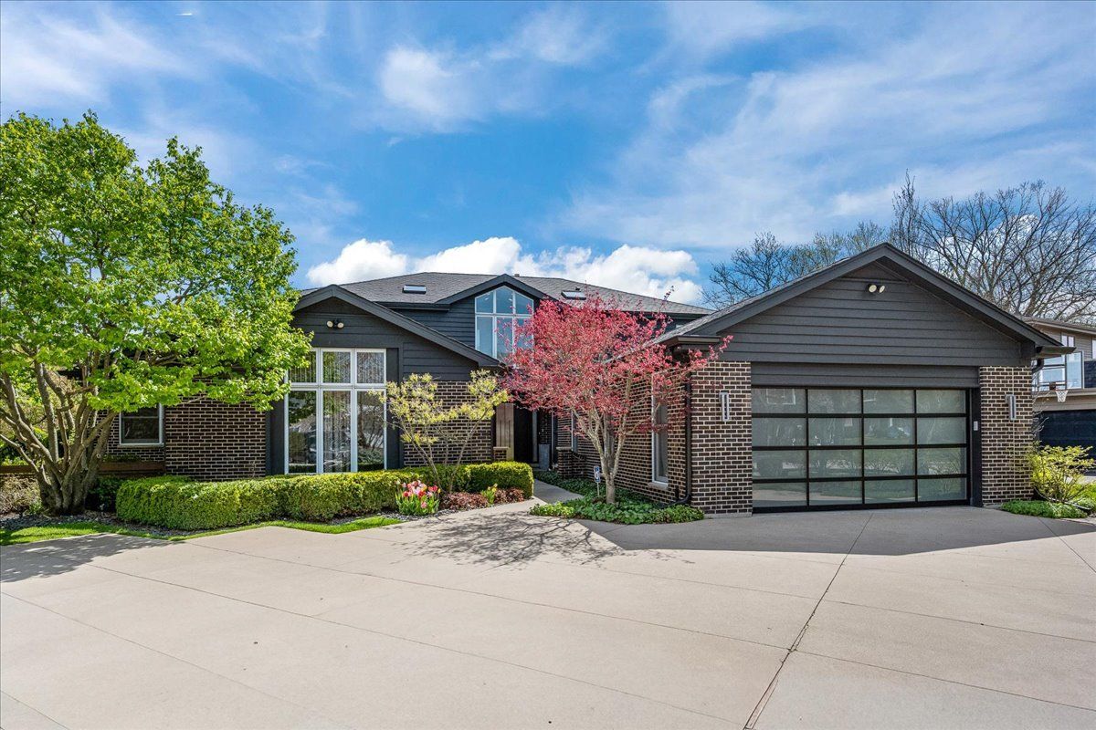 1755 Overland Trail — Deerfield, IL 60015
