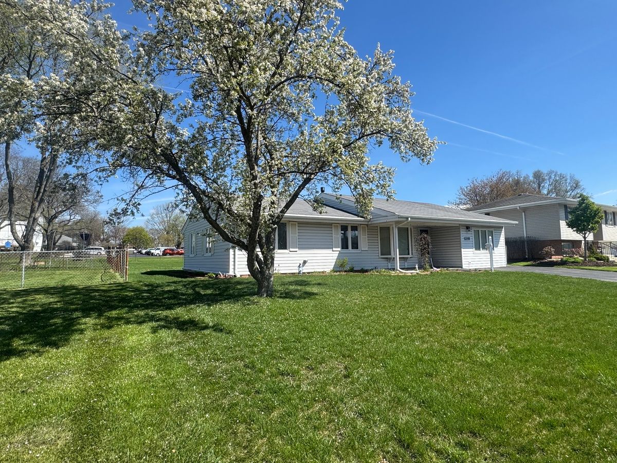 1310 Somerset Lane, Schaumburg, IL 60193