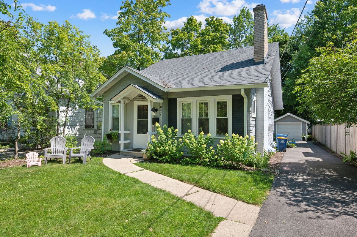 937 Pleasant Avenue, Highland Park, IL 60035