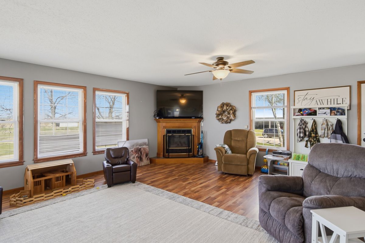 17870 Clover Road, Morrison, IL 61270