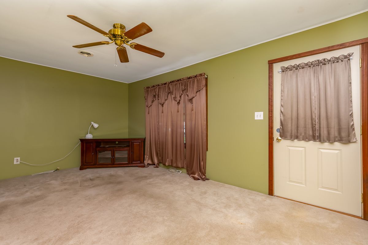 17112 10th Avenue, East Moline, IL 61244