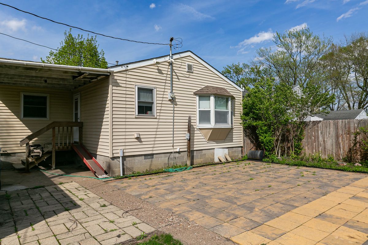 17112 10th Avenue, East Moline, IL 61244