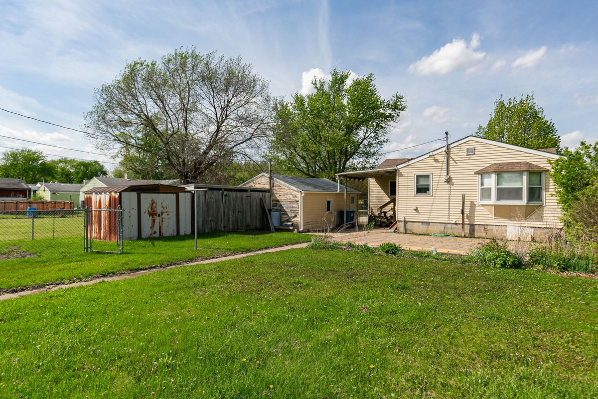 17112 10th Avenue, East Moline, IL 61244