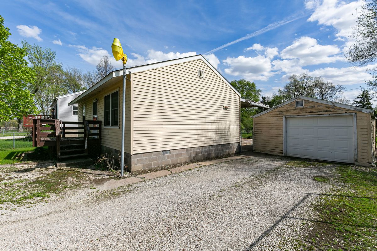 17112 10th Avenue, East Moline, IL 61244