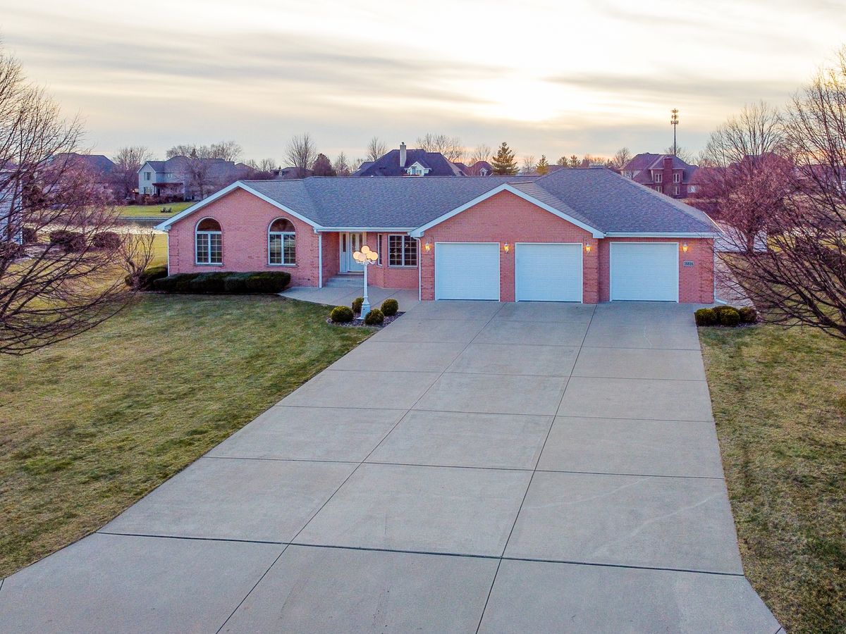 18816 Chestnut Drive, Shorewood, IL 60404