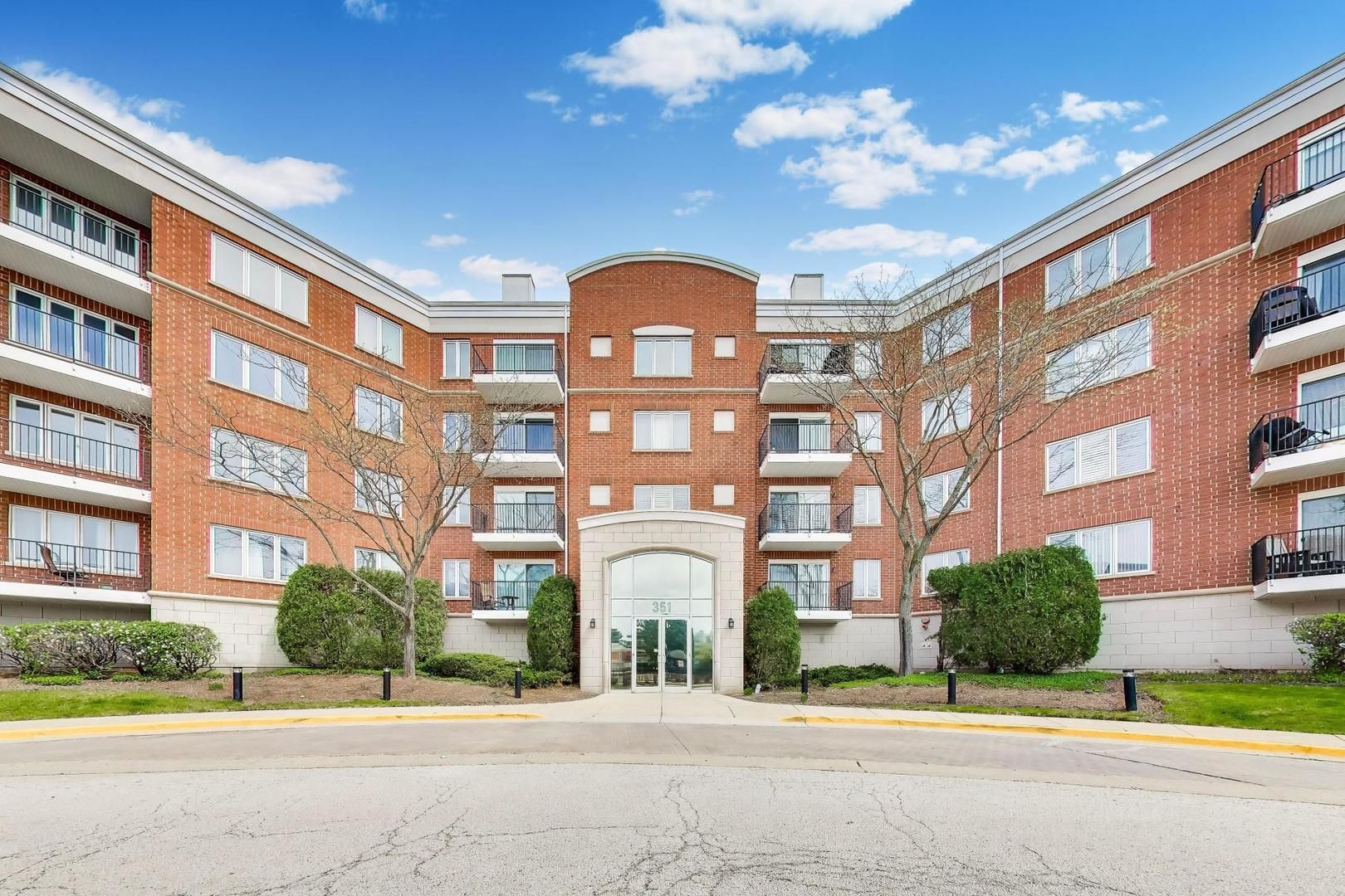 351 Town Place Circle #402 — Buffalo Grove, IL 60089