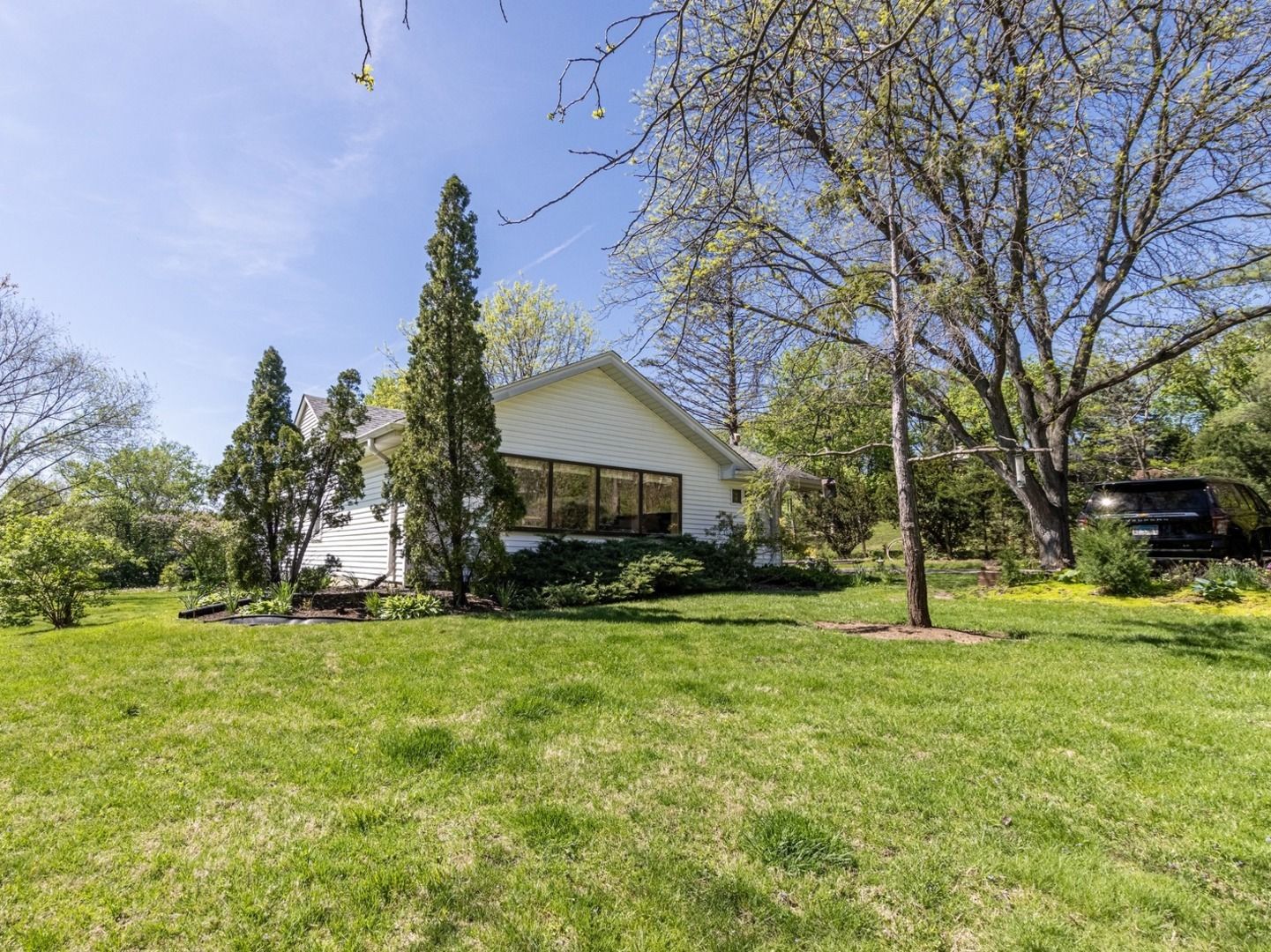 11s104 Jackson Street — Burr Ridge, IL 60527