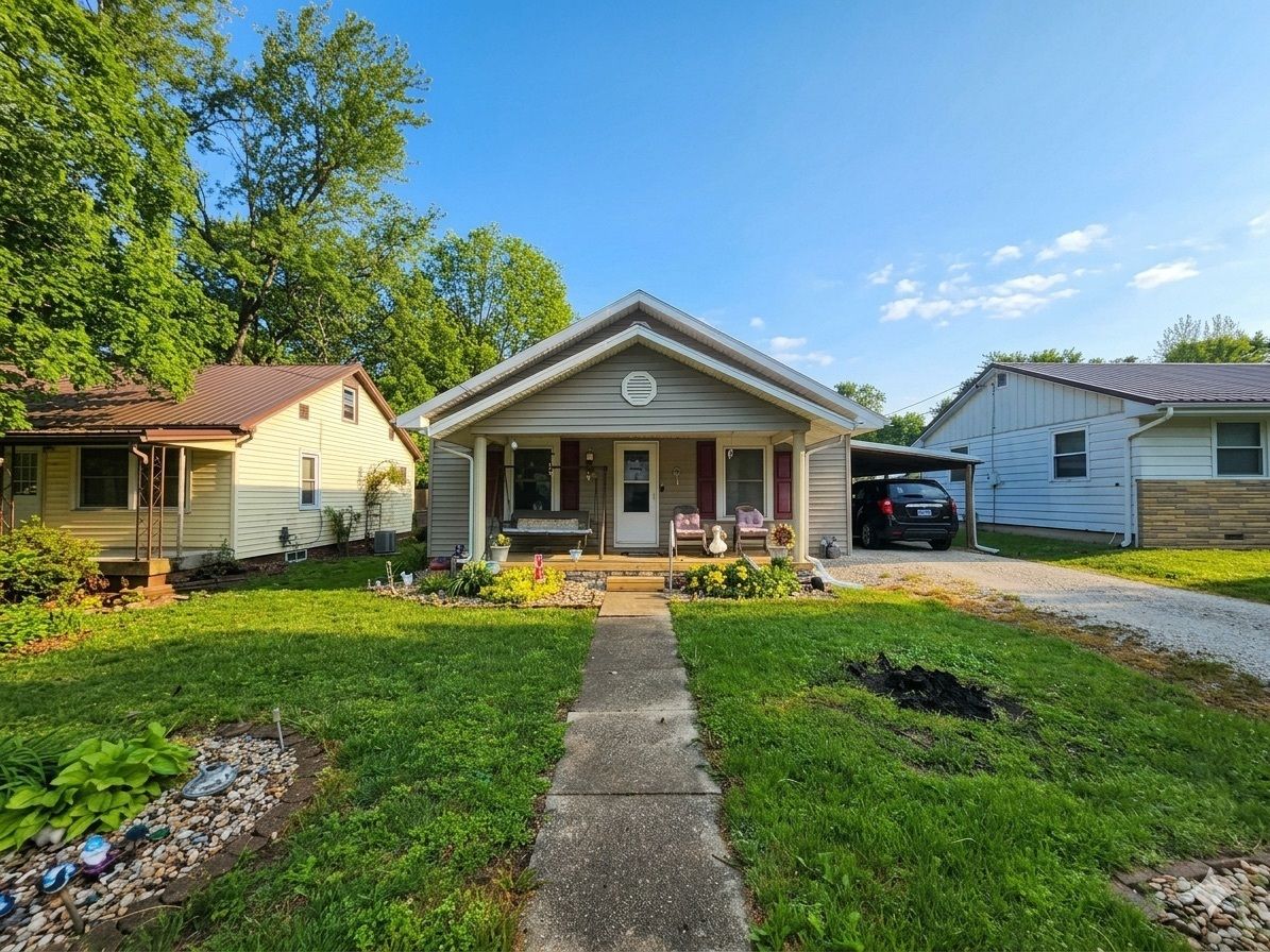 216 E Franklin Street — Olney, IL 62450