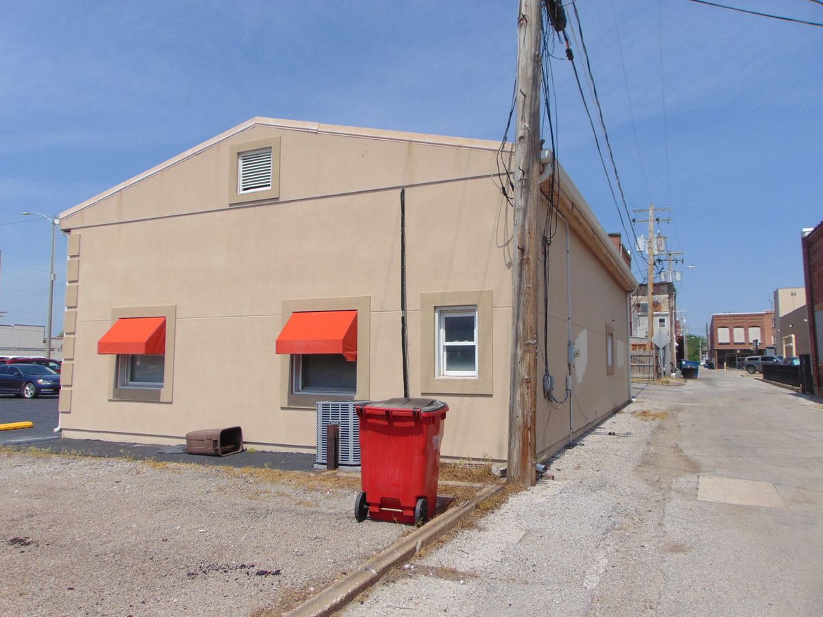 22 S Oak Street, Duquoin, IL 62832