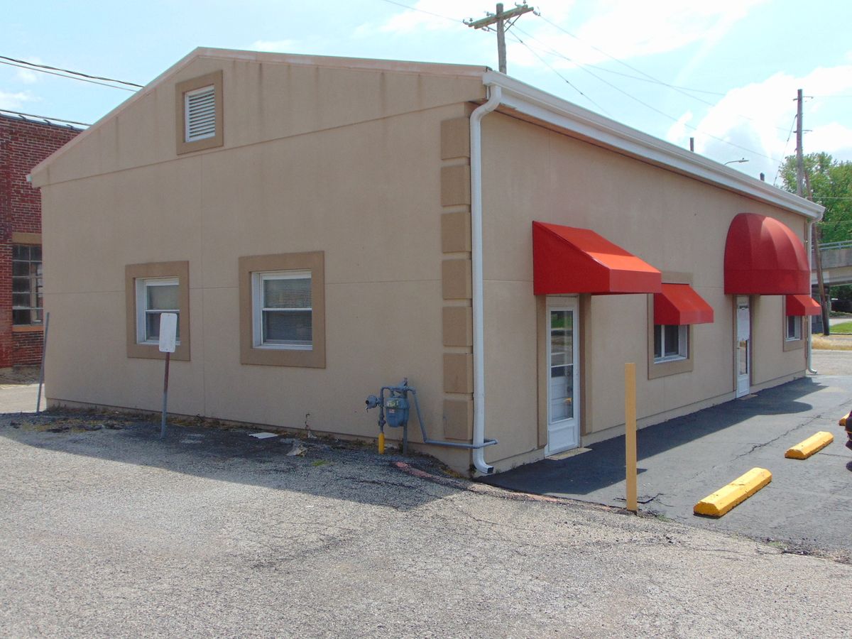 22 S Oak Street, Duquoin, IL 62832