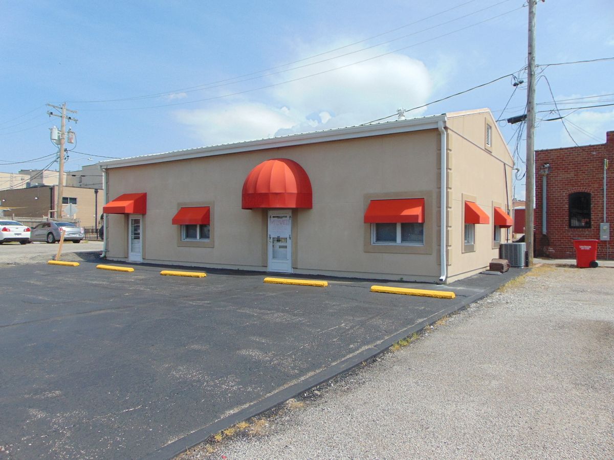 22 S Oak Street, Duquoin, IL 62832