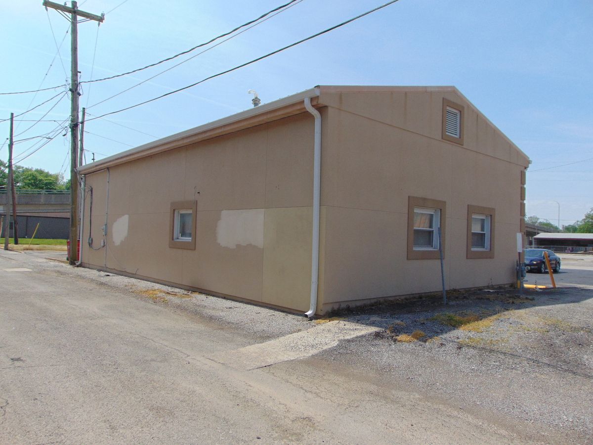22 S Oak Street, Duquoin, IL 62832