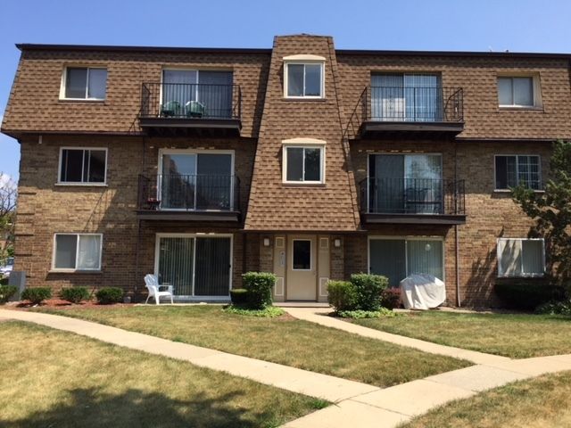 9430 Bay Colony Drive — Des Plaines, IL 60016