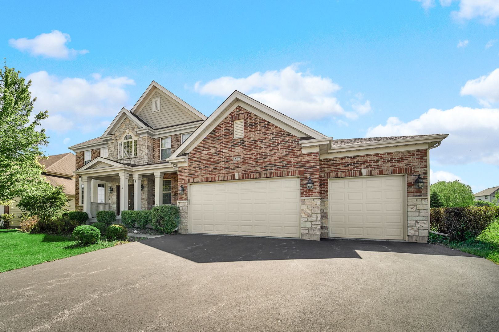 15 N Empress Drive — Hawthorn Woods, IL 60047