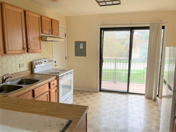 200 Dunteman Drive, Glendale Heights, IL 60139