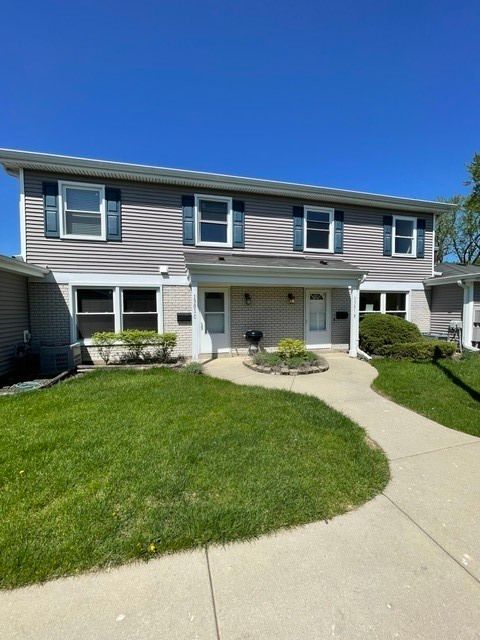 1301 Kingsbury Drive #B — Hanover Park, IL 60133