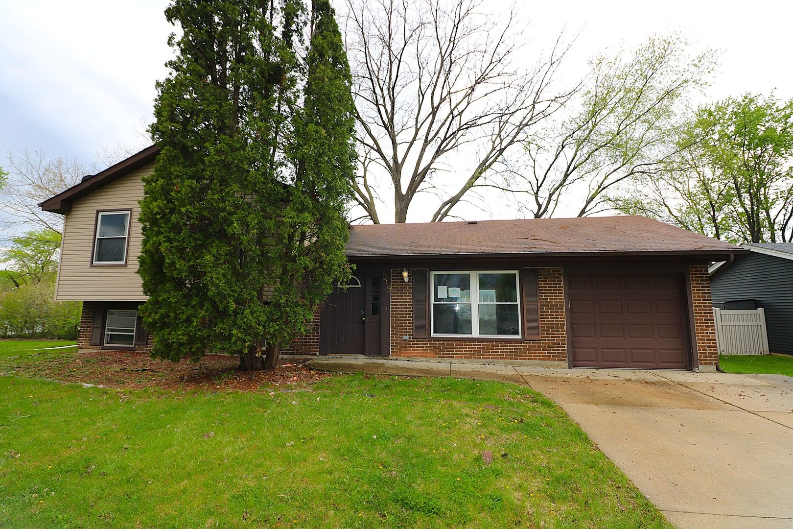 319 Dean Circle — Bolingbrook, IL 60440