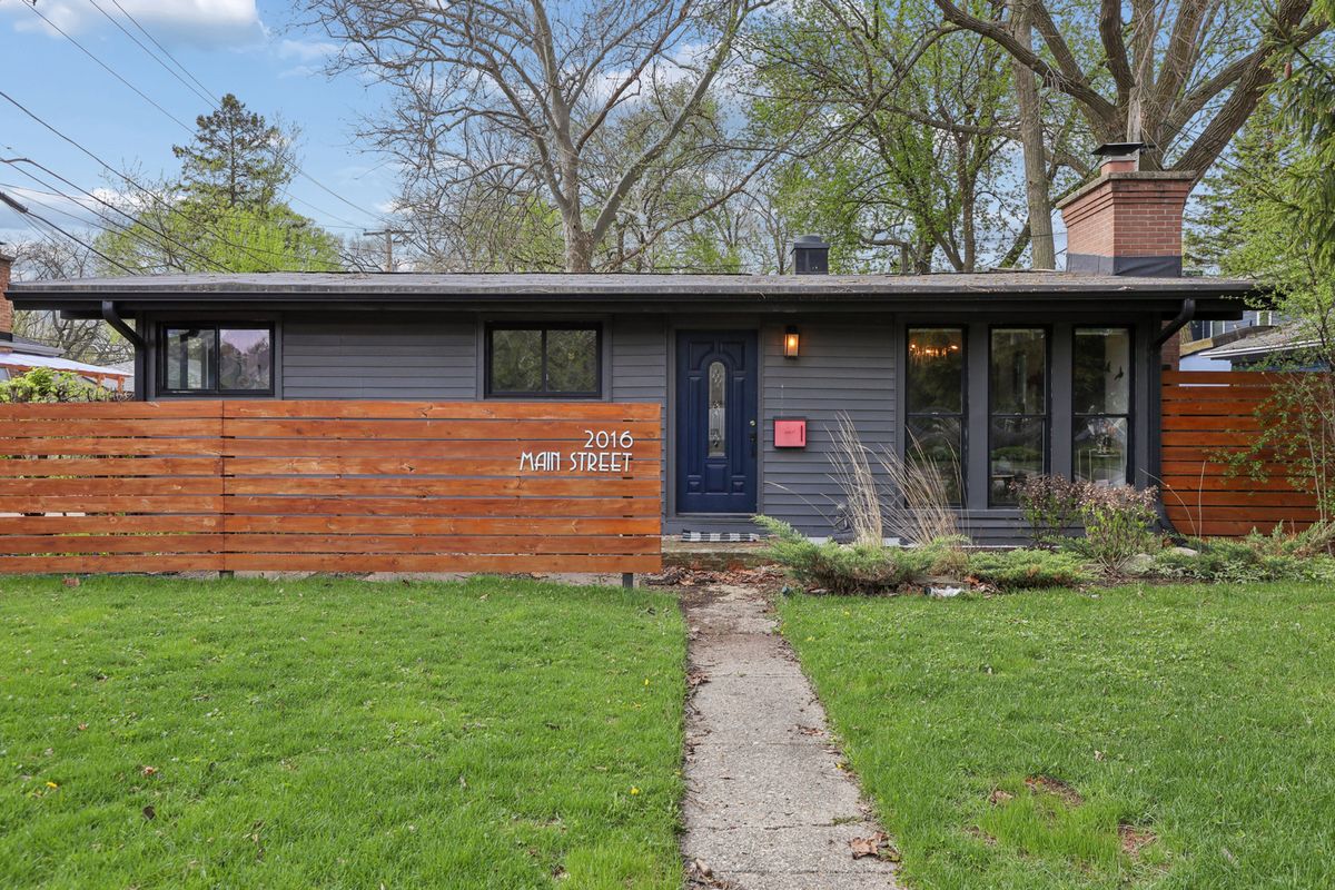 2016 Main Street, Evanston, IL 60202