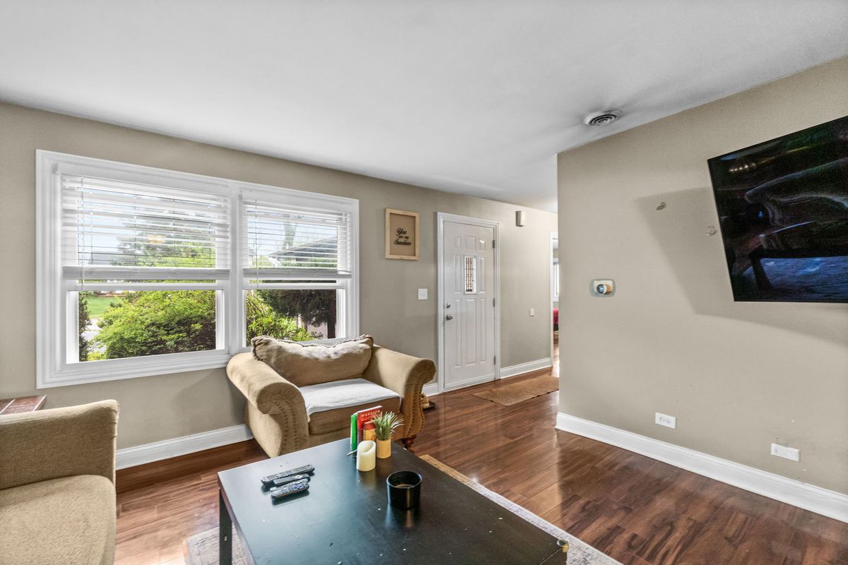 89 SCHUBERT Avenue, Glendale Heights, IL 60139