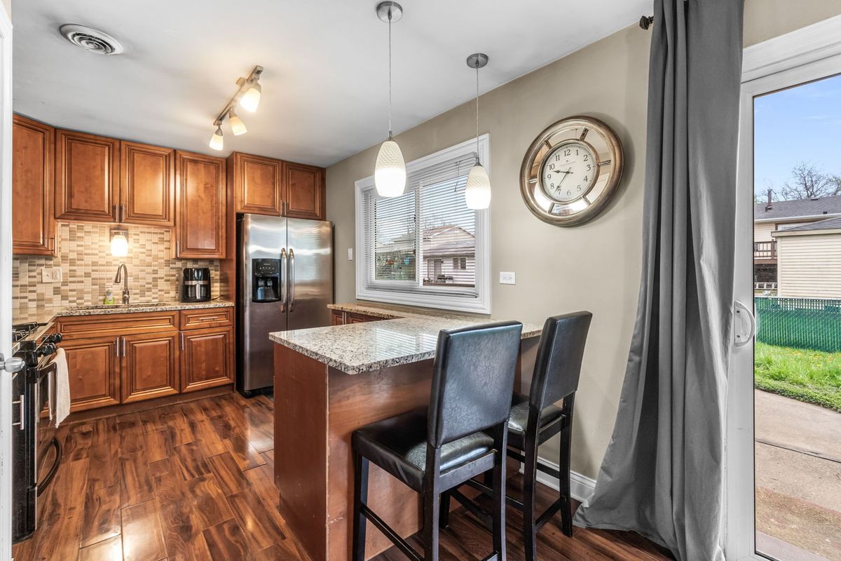 89 SCHUBERT Avenue, Glendale Heights, IL 60139