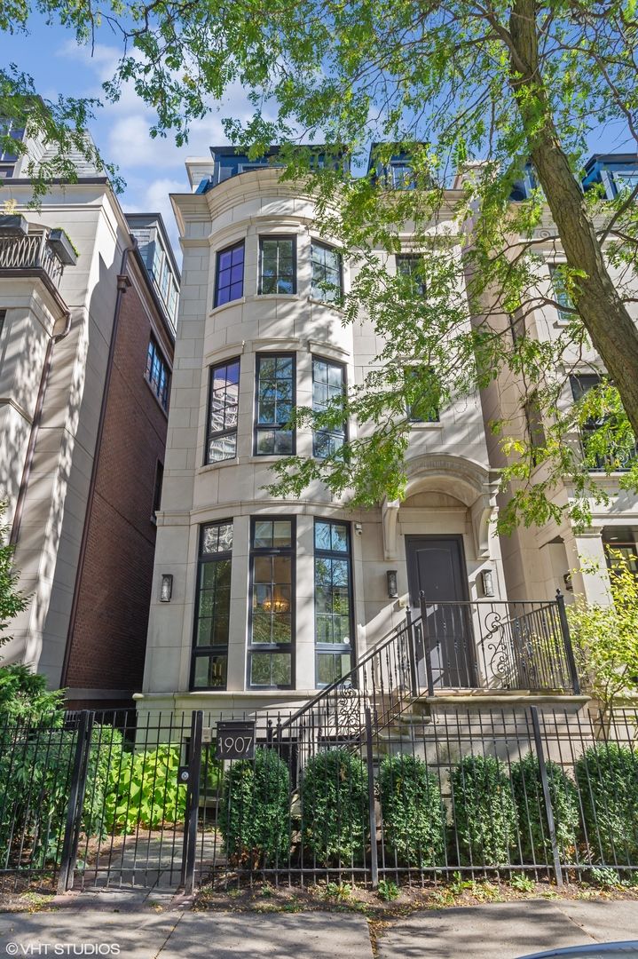 1907 Lincoln Park West Street, Chicago, IL 60614