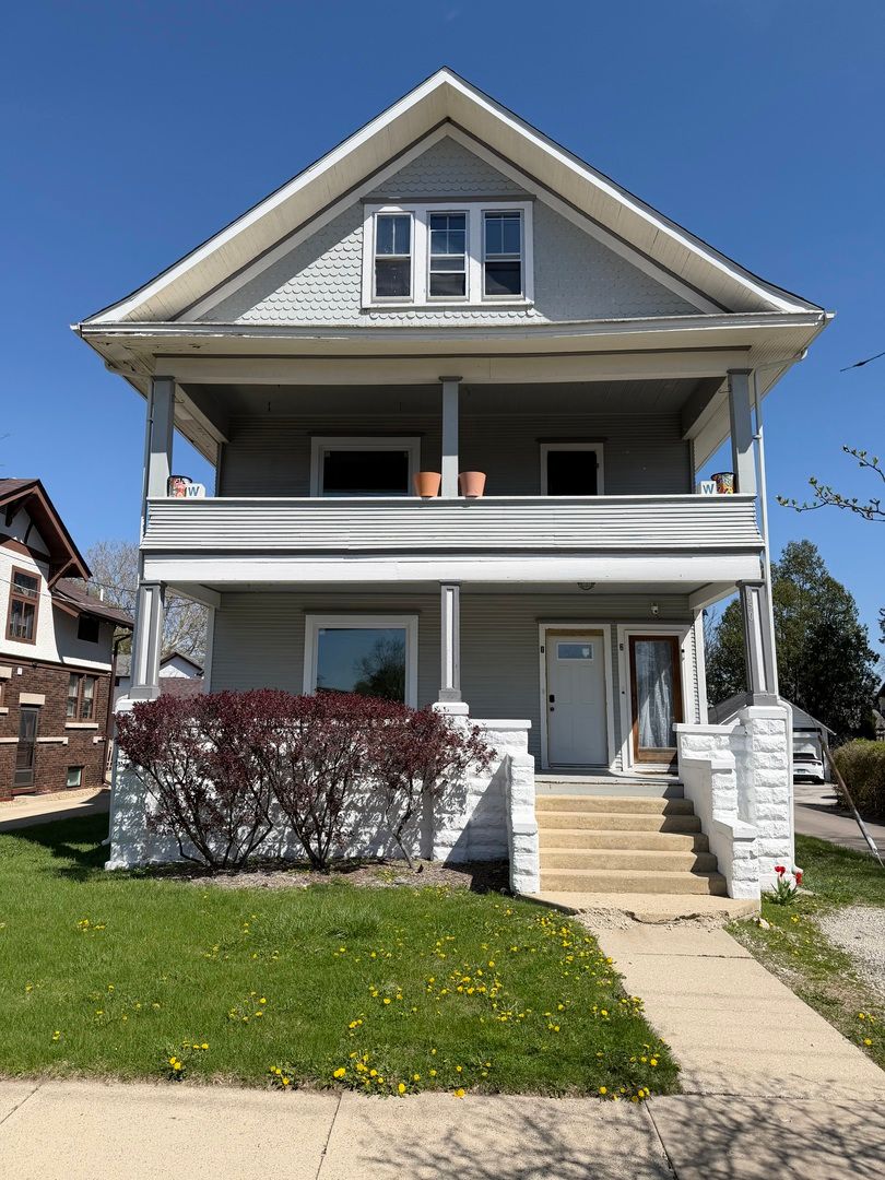 450 4th Street, Aurora, IL 60505