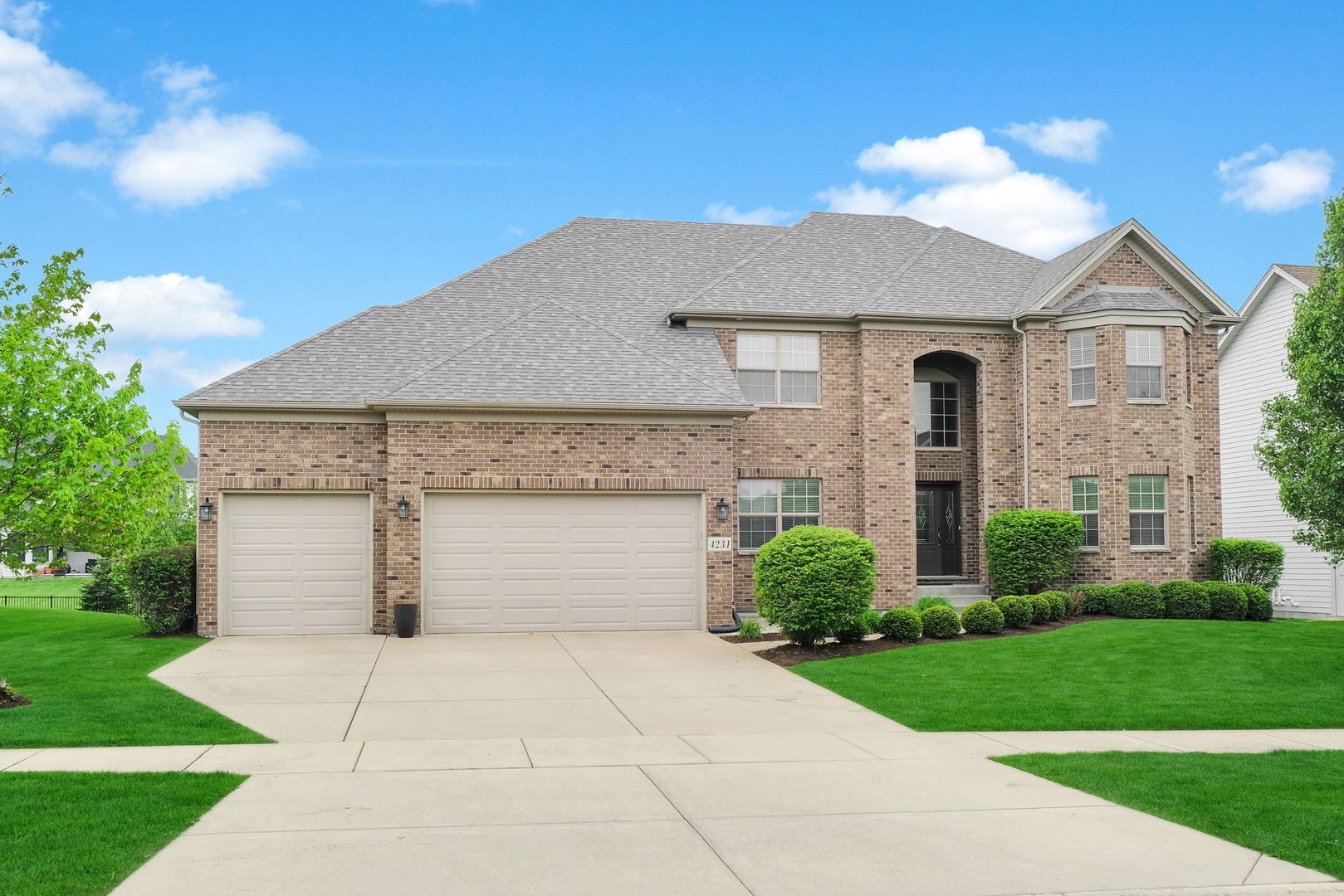 4231 Honey Locust Drive — Naperville, IL 60564