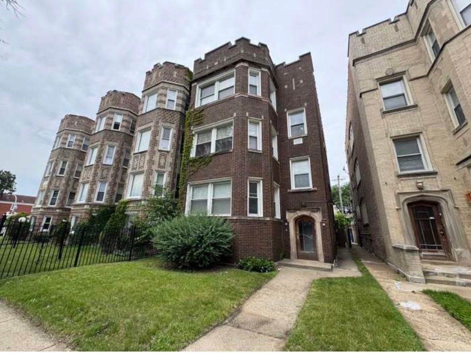 8048 Champlain Avenue, Chicago, IL 60619