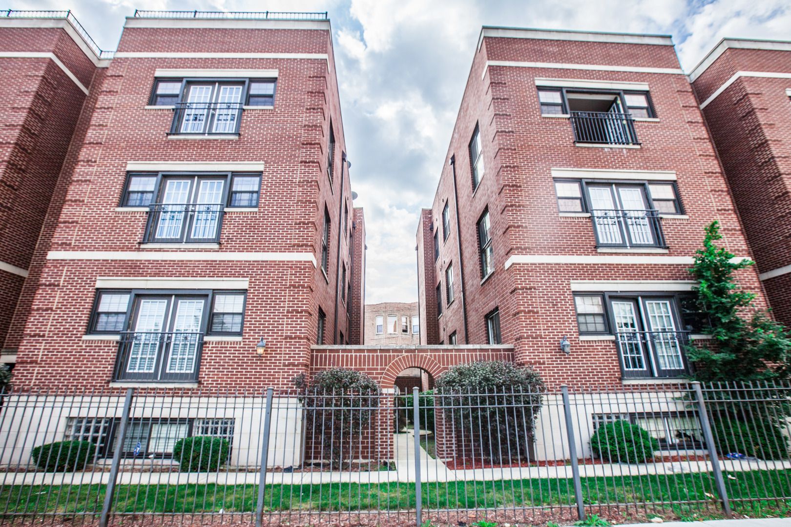 543 E 43rd Street #3W — Chicago, IL 60653
