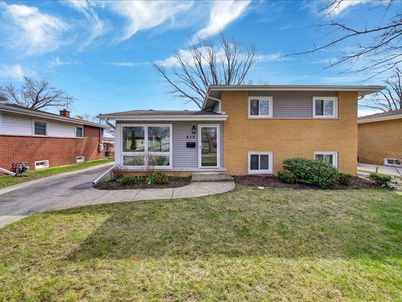 615 Prospect Manor Avenue, Mount Prospect, IL 60056