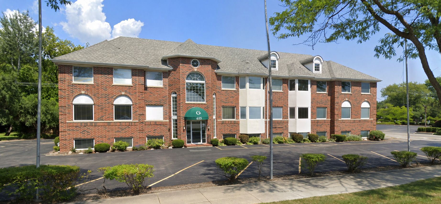 655 Rockland Road — Lake Bluff, IL 60044