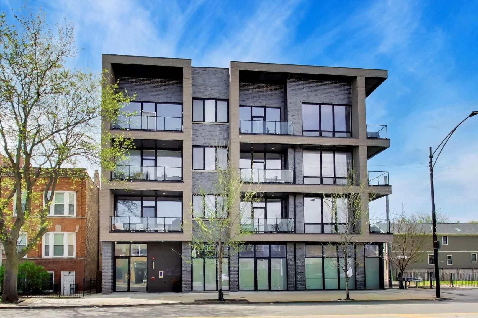2423 W Fullerton Avenue #3F — Chicago, IL 60647