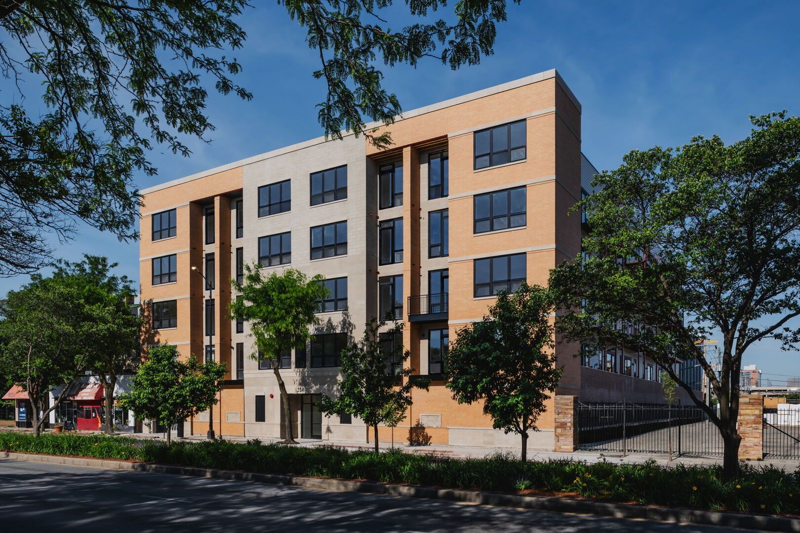 224 S Ashland Avenue #202 — Chicago, IL 60607