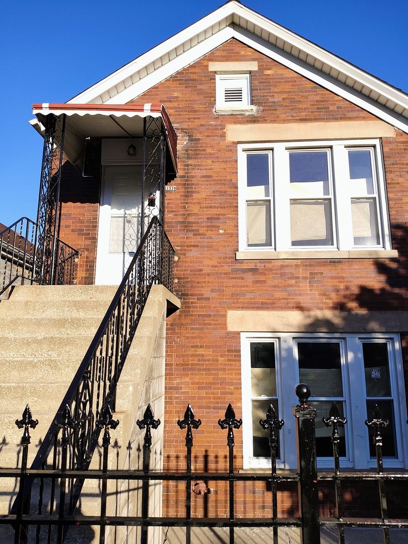3329 Oakley Avenue, Chicago, IL 60608