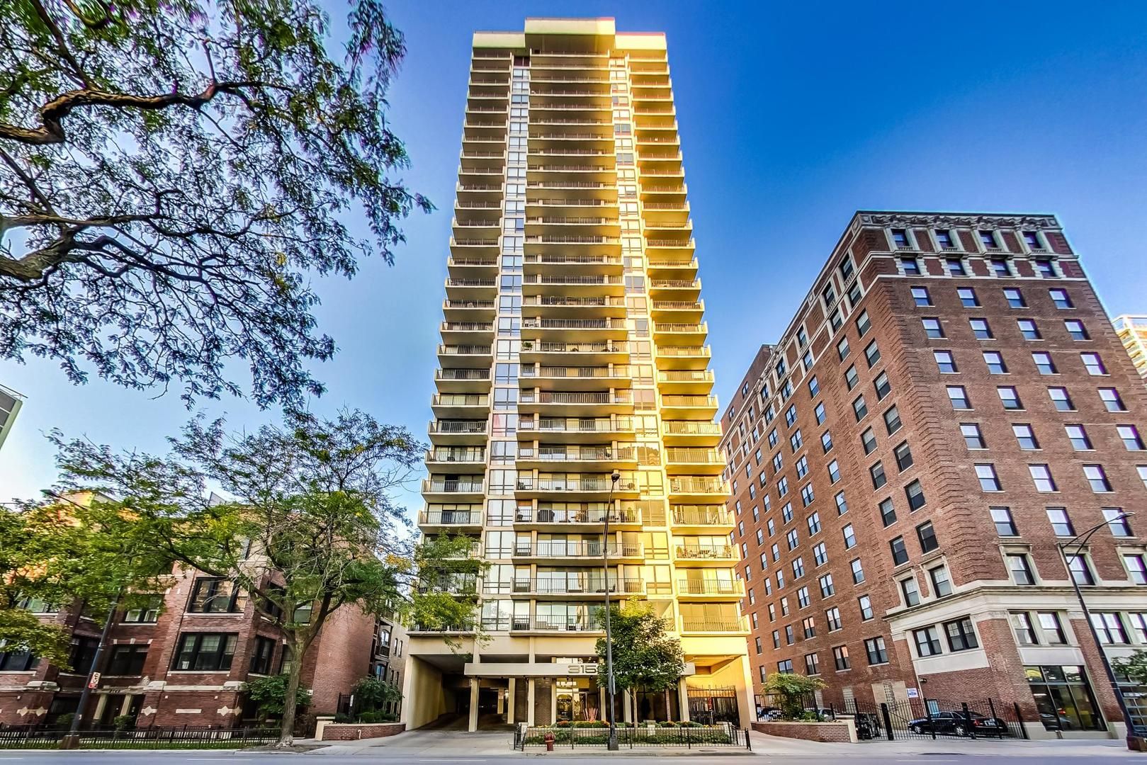 3150 N Sheridan Road #2A — Chicago, IL 60657