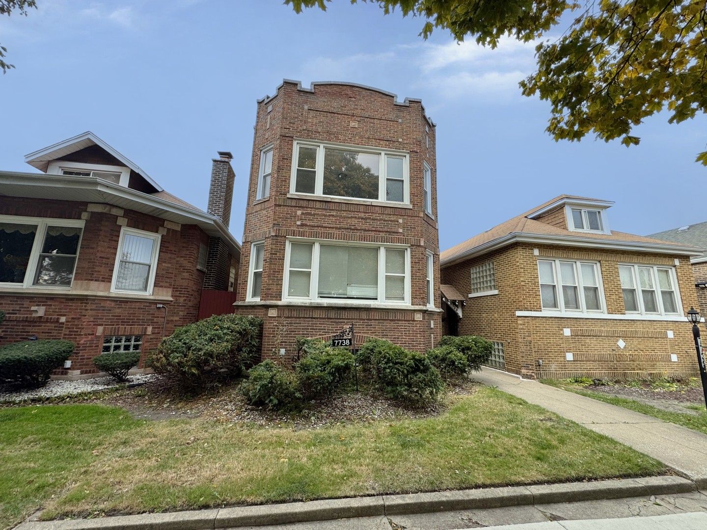 7738 S Wabash Avenue — Chicago, IL 60619