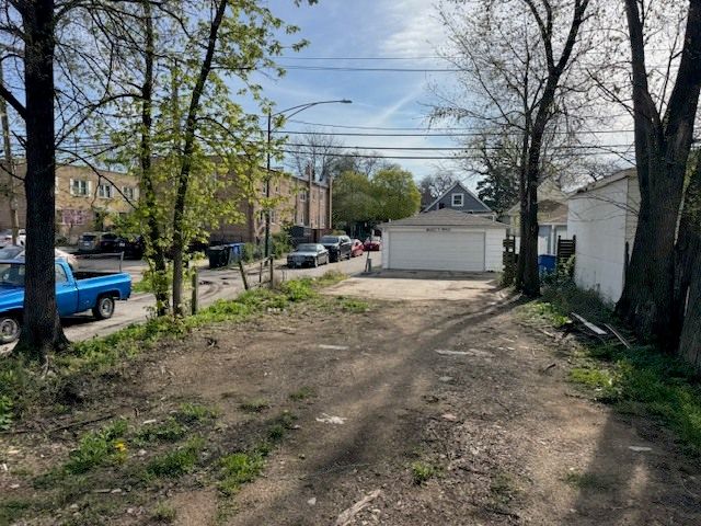 6561 N Seeley Avenue — Chicago, IL 60645